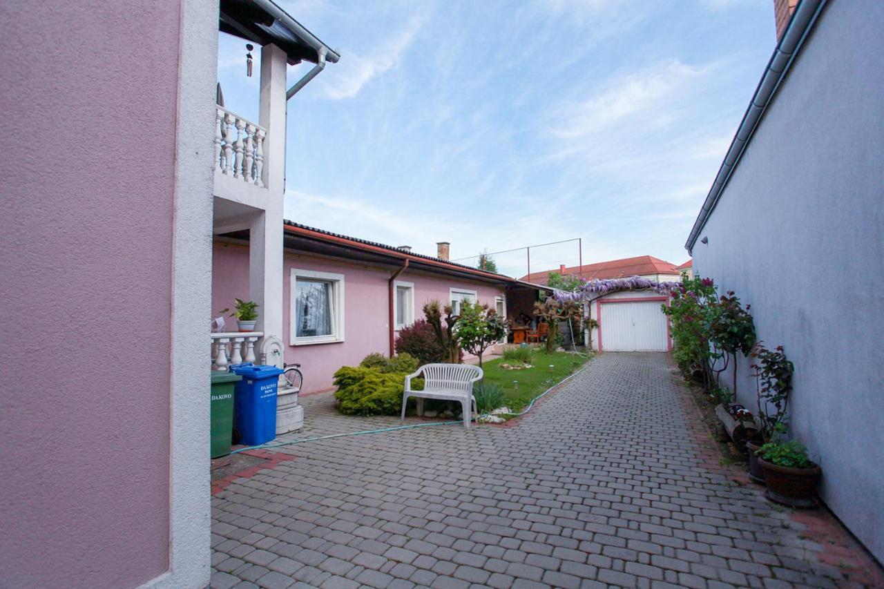 Apartman Ksenija Dakovo Ngoại thất bức ảnh